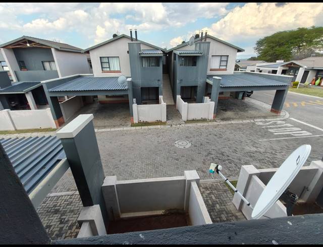 2 BEDROOM APARTMENT FOR SALE IN WATERKLOOF AH